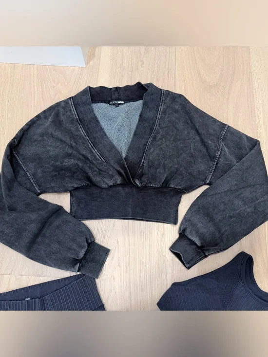 Active Set - Picture 2 of 4